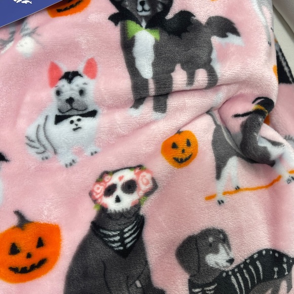 Halloween PINK Dog Blanket 🩷🎃 Dogs in Costumes w/ Pumpkins Velvet Plush Throw - Picture 4 of 6